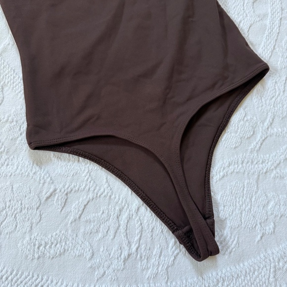 Aritzia Babaton Contour Crew Bodysuit - Picture 3 of 4